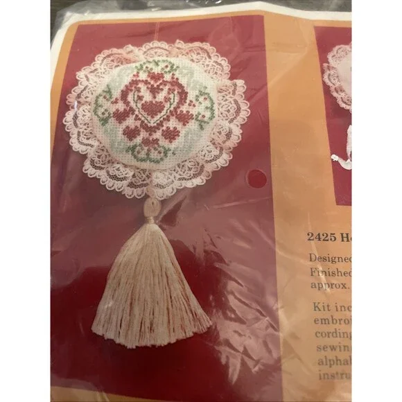 New Creative Circle #2425 Holiday Hearts Cross Stitch Kit Christmas - Picture 2 of 5